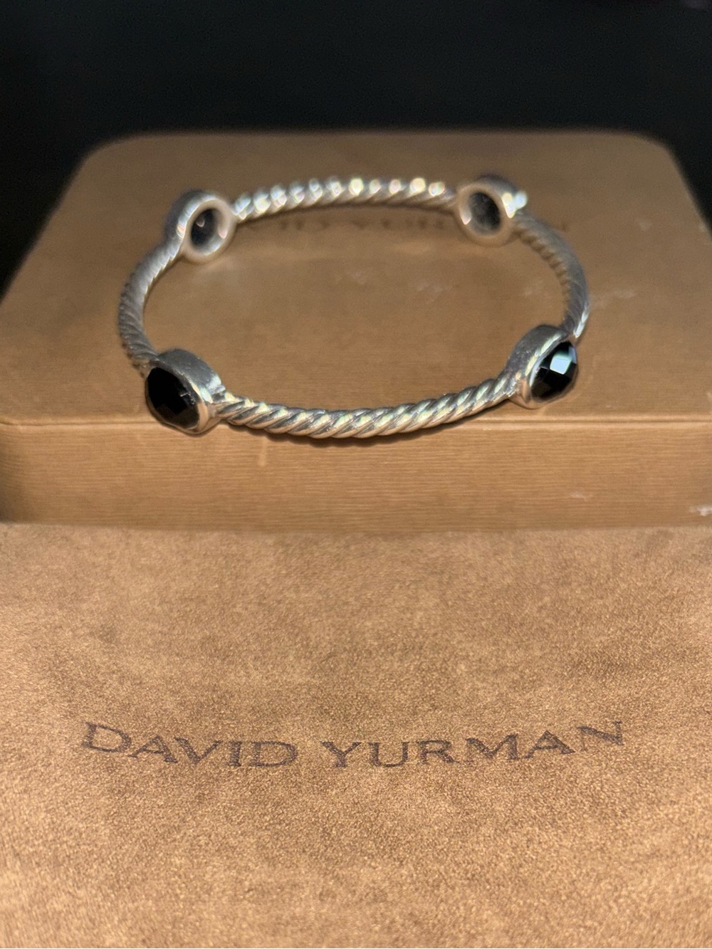 David Yurman
David Yurman Color Classics
Hematite 4 Station Bangle, SS